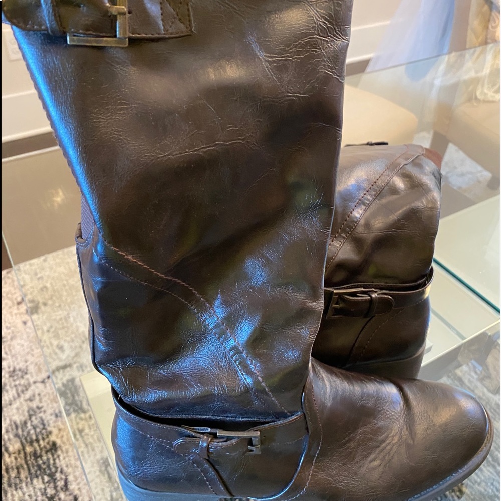 YUU Dark brown boots Sz 9m like new